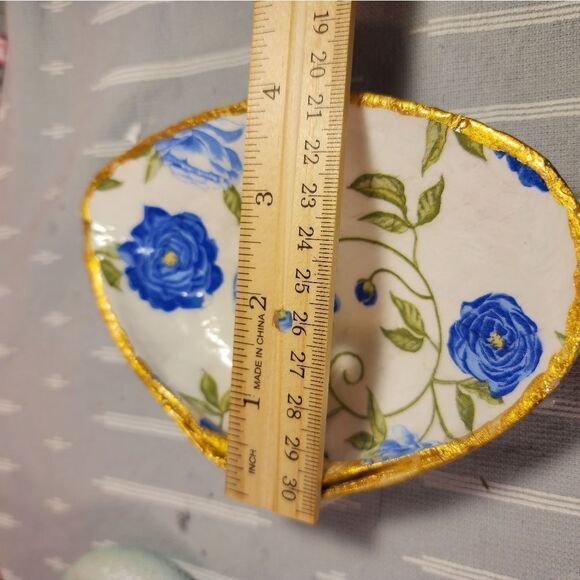 DECOUPAGE CLAM SHELL DECOUPAGE BLUE FLOWERS ON A CLAM SHELL TRINKET DISH - Picture 11 of 12